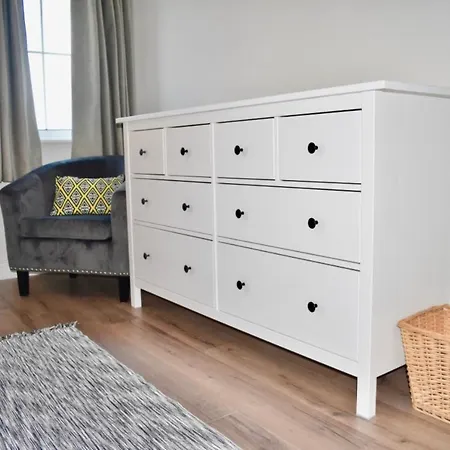 Modern & Renovated 2 Bedroom Flat In Rathmines Apartment *