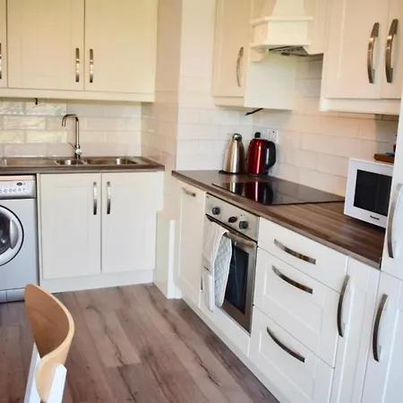 Modern & Renovated 2 Bedroom Flat In Rathmines *