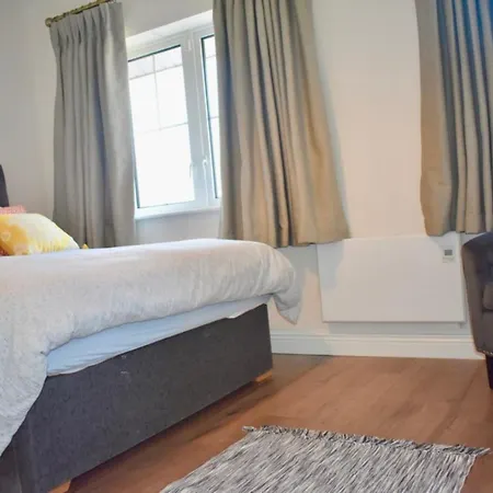 Modern & Renovated 2 Bedroom Flat In Rathmines *